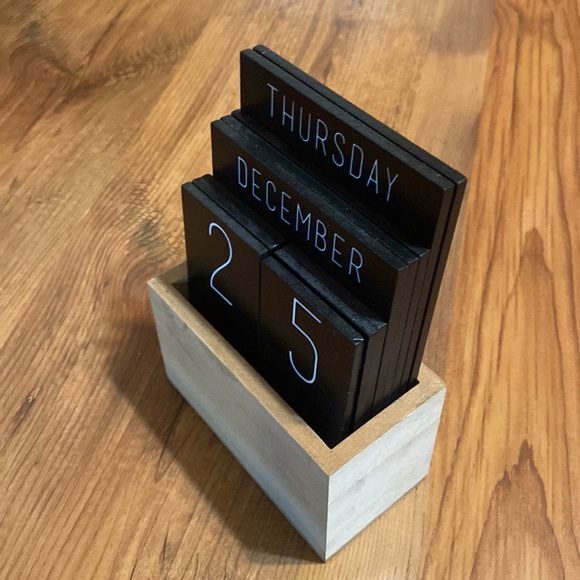 Office Envy Wood Reusable Desk Calendar - Picture 2 of 4